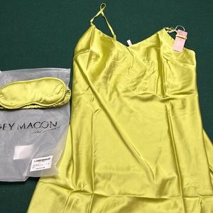 Joey Macon women’s nightgown, size XL.